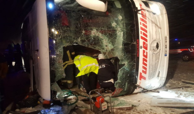 Kırşehir'de otobüs kazası: 1'i çocuk 3 kişi öldü!