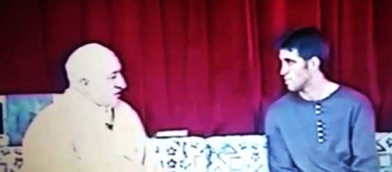 Bu fotoğrafın altından da Adil Öksüz çıktı!