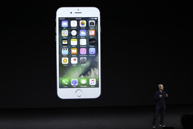 Dünya merakla bekliyordu... İşte yeni iPhone 7!