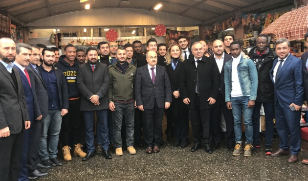 Düzce'de protokol üyeleri uluslararası öğrencilerle buluştu