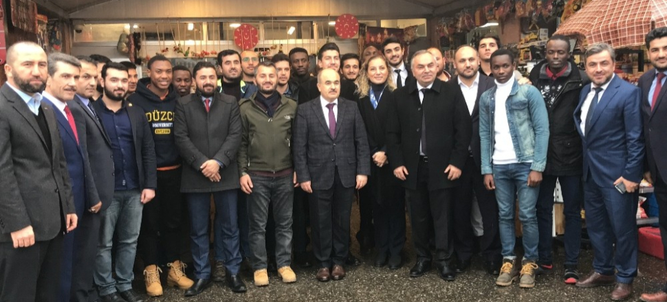 Düzce'de protokol üyeleri uluslararası öğrencilerle buluştu