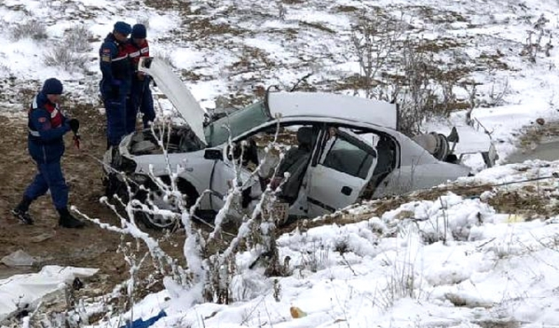 Ankara'da otomobil şarampole devrildi: 2'si imam, 3 ölü