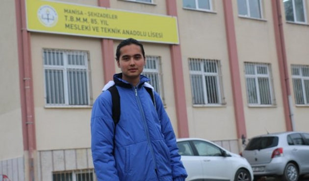 Manisa'da iç savaştan kaçan Afgan gencin hayali doktor olmak