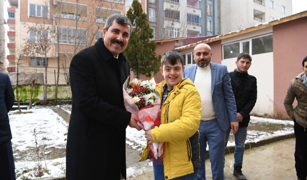 Muş'ta Başkan Asya, özel çocukları sevindirdi