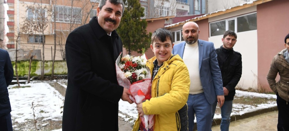 Muş'ta Başkan Asya, özel çocukları sevindirdi