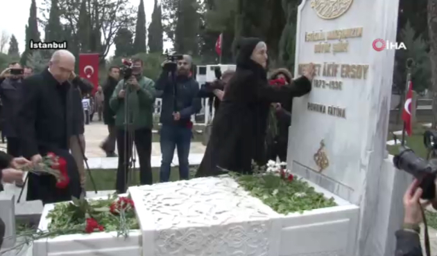 Mehmet Akif Ersoy kabri başında anıldı...