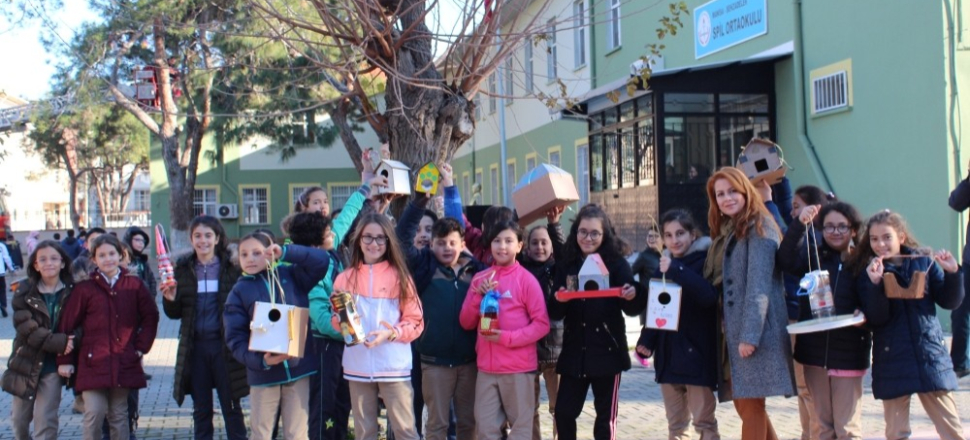 Manisa'da Spil Ortaokulu ‘Kuşlara bir damla umut’ projesi