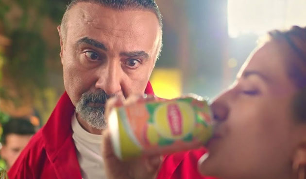 Meşrubat savaşlarında son nokta! Lipton Tarkan'ı böyle 'ti'ye aldı!