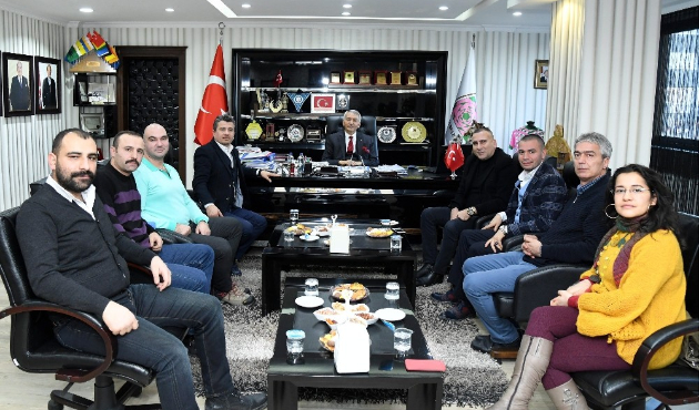 Isparta'da Yusuf Ziya Günaydın, kentteki gazetecileri ağırladı