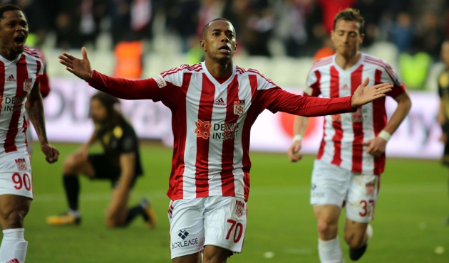 Medipol Başakşehir Robinho'yu renklerine kattı...