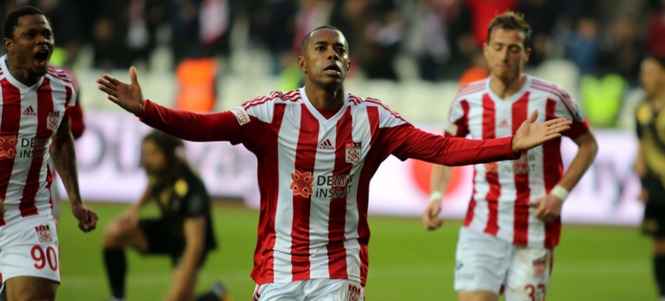 Medipol Başakşehir Robinho'yu renklerine kattı...