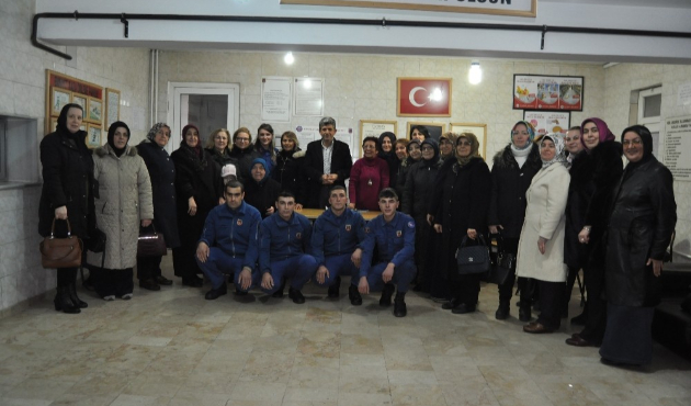 Bursa'da askerlere "anne yemeği" süprizi