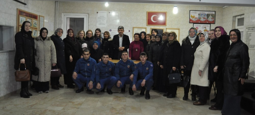 Bursa'da askerlere "anne yemeği" süprizi