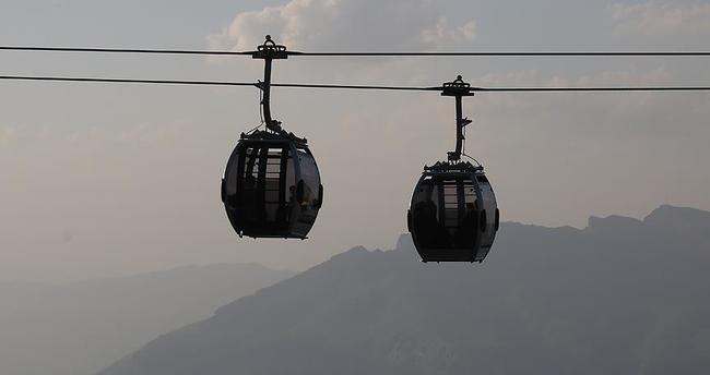 Teleferik arıza yaptı, Alp Dağları'nda 110 kişi mahsur kaldı