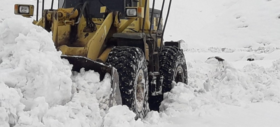 Diyarbakır Lice’de kapanan köy yolları açılma çalışması yapılıyor