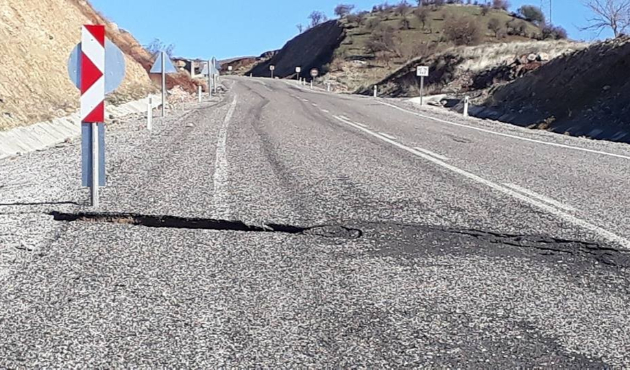 Adıyaman Tut yolunda yol çökmesi meydana geldi
