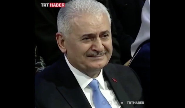AK Parti İstanbul adayı Binali Yıldırım gözyaşlarını hakim olamadı...