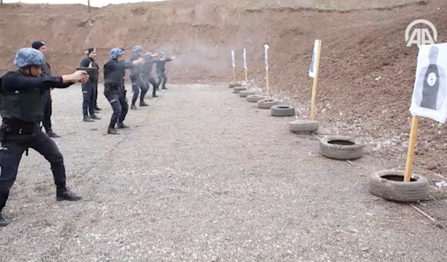 Polis adaylarının zorlu eğitimi!