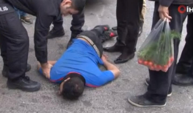 Beyoğlu'da dehşet saçtı! Esnaf müdahale etti...