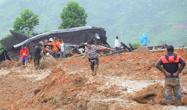 Endonezya'da heyelan: 2 ölü, 41 kayıp!
