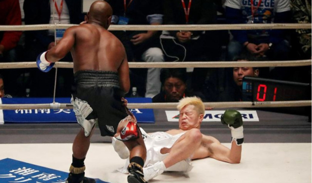 Mayweather, 2 dakikada 9 milyon dolar kazandı!
