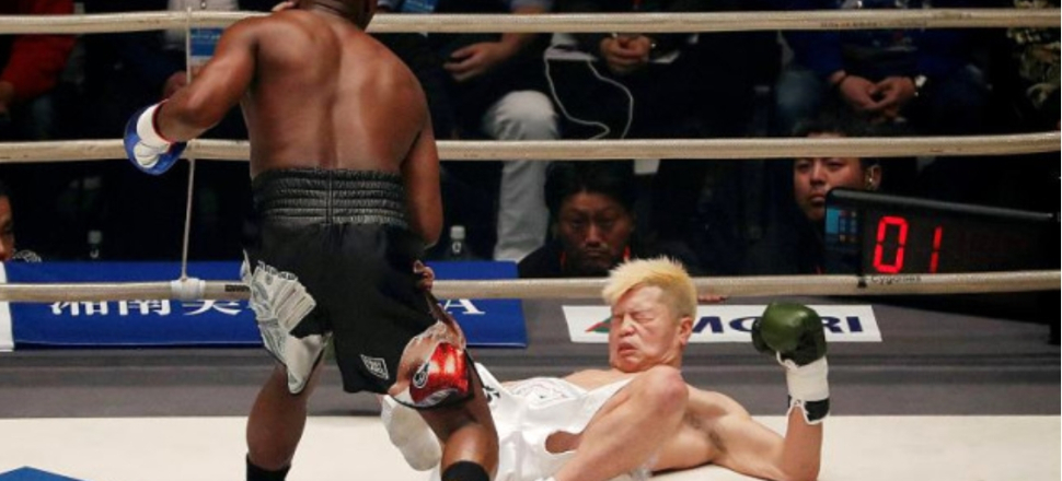 Mayweather, 2 dakikada 9 milyon dolar kazandı!