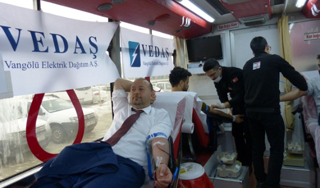 VEDAŞ çalışanlarından Kızılay'a kan bağışı!