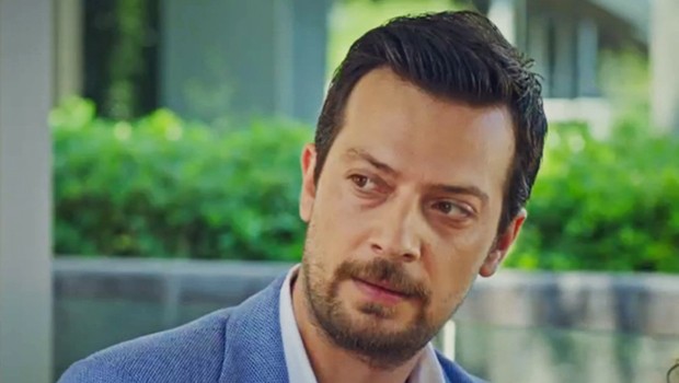 Ünlü oyuncu attan düştü! Hastaneden ilk açıklama...