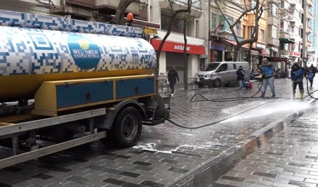 Beyoğlu'nda yılbaşı gecesi temizlliği yapıldı
