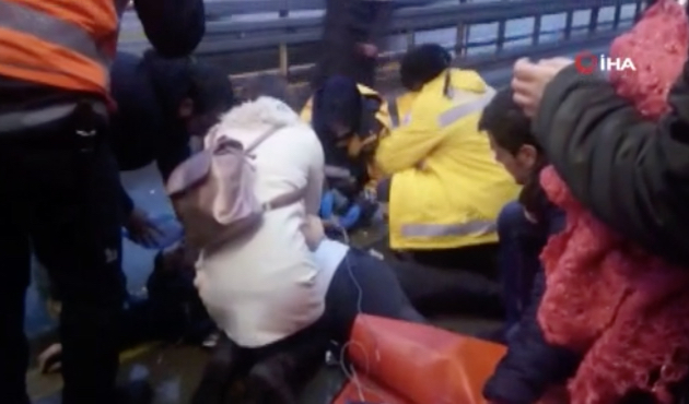 İstanbul'da metrobüs yolcuya çarptı!