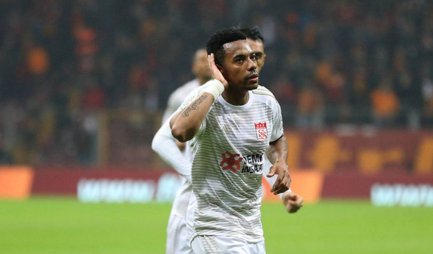 Fenerbahçe ve Galatasaray'dan hamle...