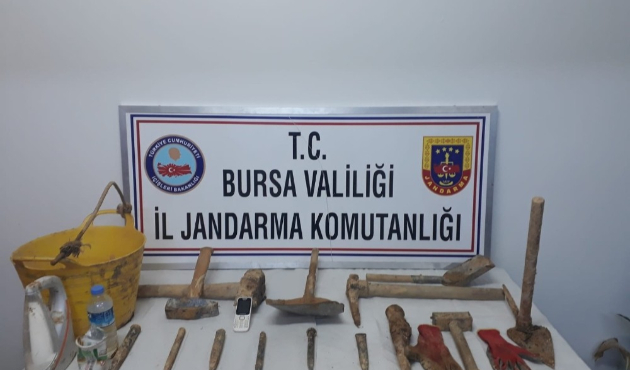 Bursa'da jandarmadan kaçak kazı baskını
