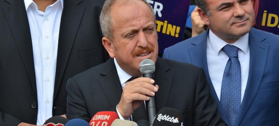 AK Parti il başkanı Karadağ görevinden istifa etti!