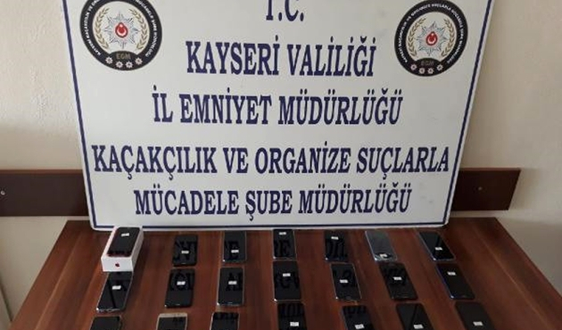 Kayseri'de kaçak cep telefonu satışında  2 kişi gözaltına alındı
