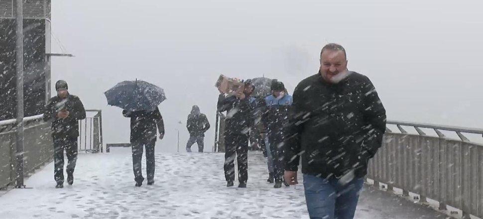 İstanbullular güne kar yağışıyla uyandı!