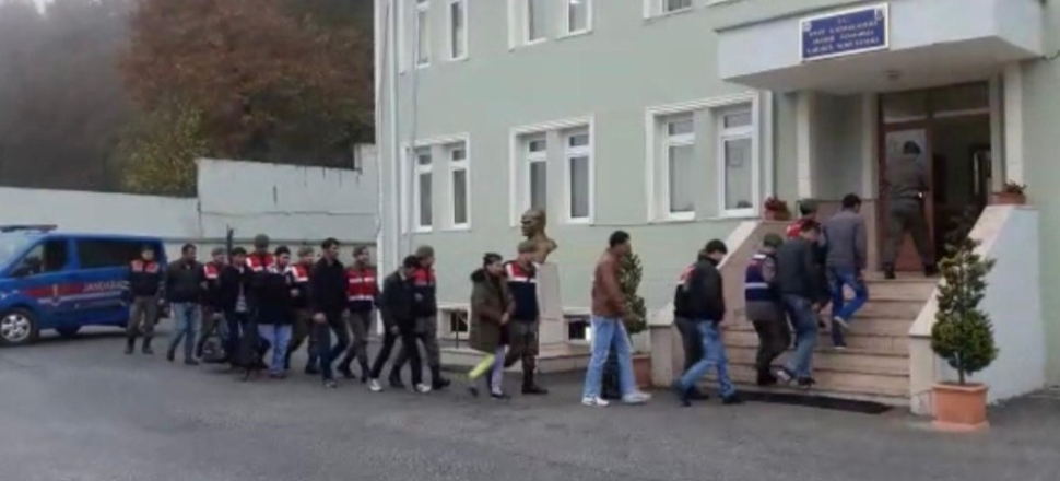 77 kaçak göçmen Kocaeli'de yakalandı