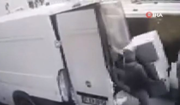 1 dakikada içinde 17 koli çaldılar!