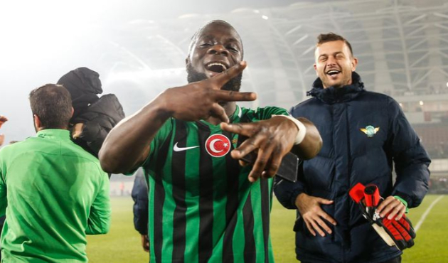 Akhisar'da Elvis Manu şoku!