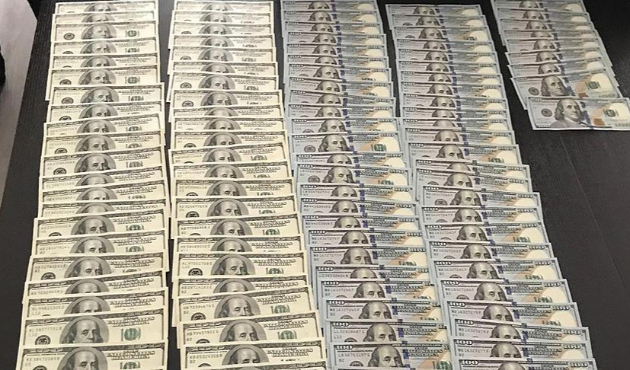 FETÖ'nün 'bölge abisi" binlerce dolarla yakalandı!