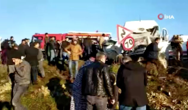 Şanlıurfa'da öğrenci ve işçi servisleri çarpıştı!