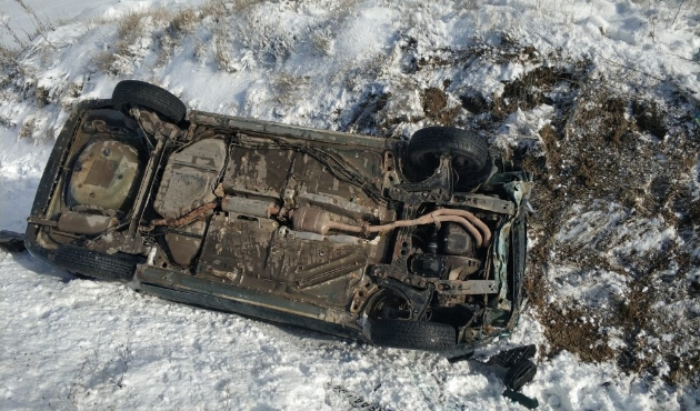 Yozgat'ta otomobil takla atıp şarampole yuvarlandı