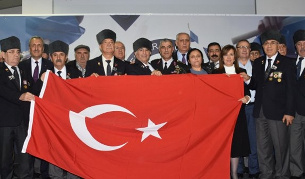 İzmir'de kahraman polis Fethi Sekin anıldı