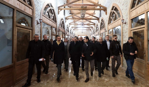 Van'da Vali Bilmez, peynirciler ve sakatatçılar çarşısını ziyaret etti