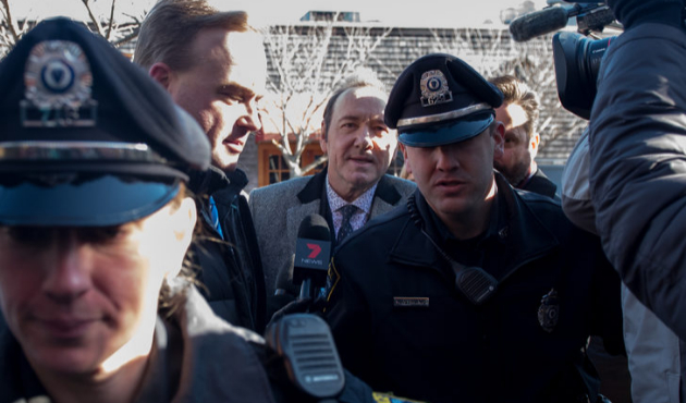 Kevin Spacey taciz suçlamasıyla hakim karşısına çıktı!