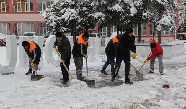 Çorum Sungurlu Belediyesi’nden kar çalışması