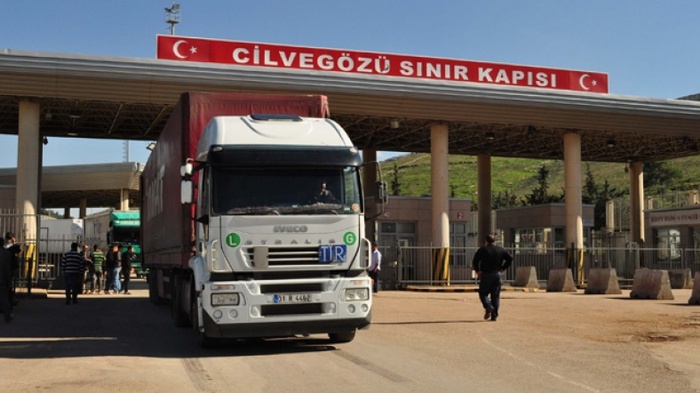 Türkiye'nin gönderdiği yardım tırları Suriye'de