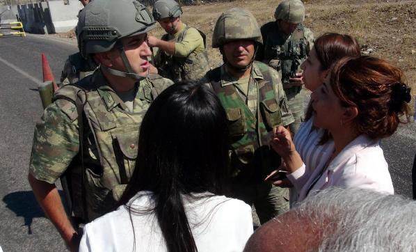 HDP'li Yüksekdağ ve yanındakiler komutanlarla tartıştı
