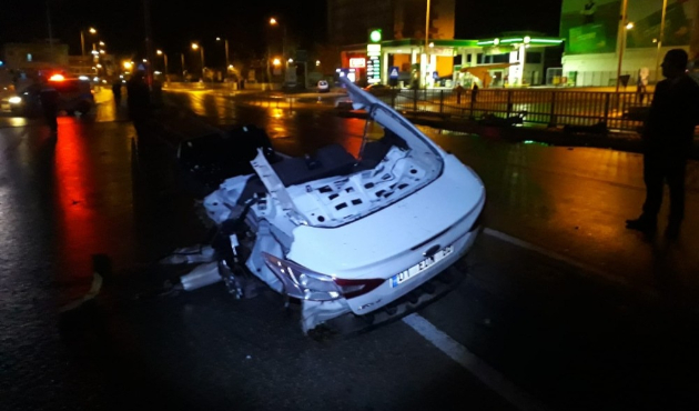 Adana'da beş parçaya ayrılan otomobilden mucize kurtuluş