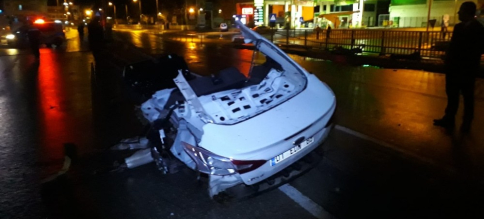 Adana'da beş parçaya ayrılan otomobilden mucize kurtuluş