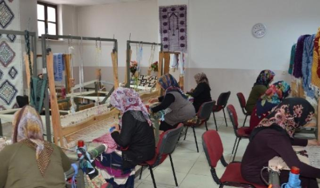 İstanbul'da kilim dokuma geleneği yeniden canlanıyor